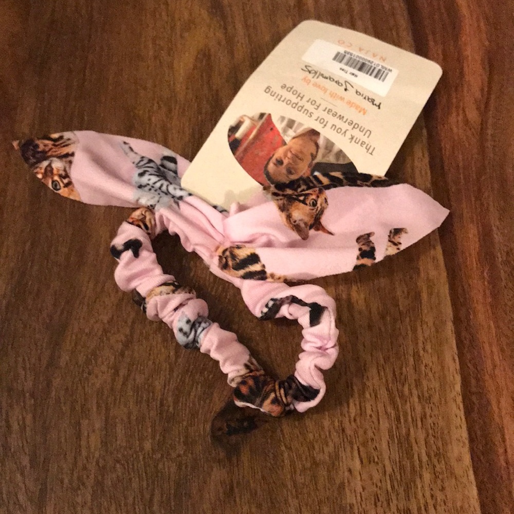 Adorable Kitten Scrunchie! 🐱